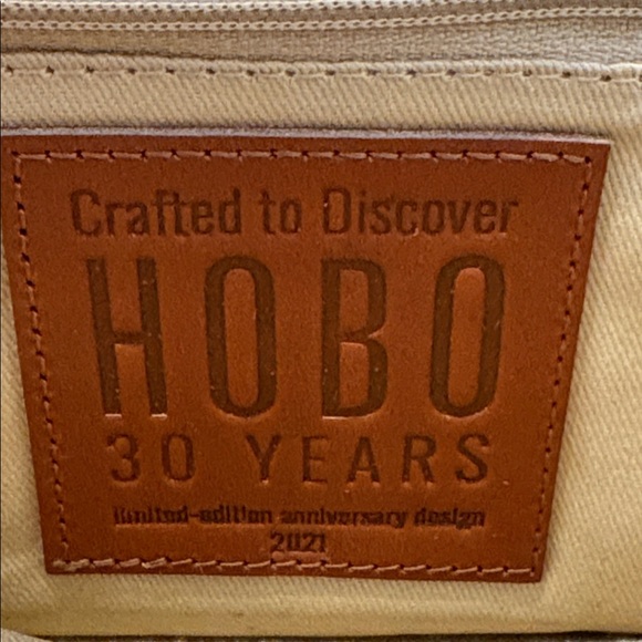 Hobo Lauren black leather clutch wallet dragon embroidery limited edition 2021 - Picture 4 of 16